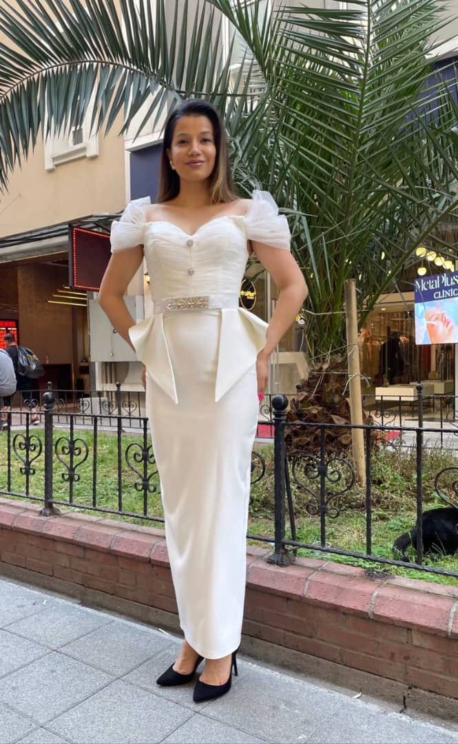 Agnes’s simple wedding dress